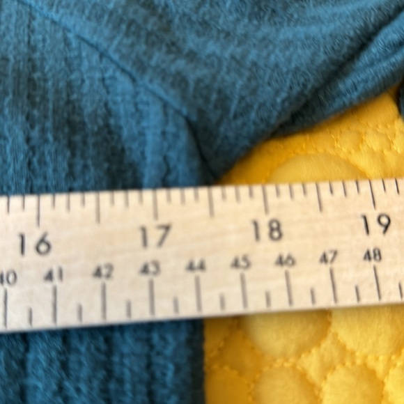 Chaser Women's Green Ribbed Long Sleeve Top W/Button Cuffs Size Small - Picture 7 of 9